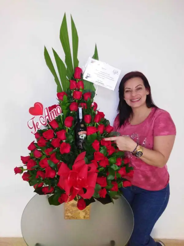 flores-floristeria-medellin-para-una-mujer-liberada-modernaflores-floristeria-medellin
